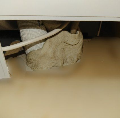 10畳まで用　入替え - 室内機の配管出口　パテ埋め